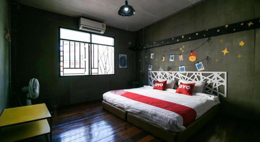 Oyo 505 Ente Space Hostel Бангкок Экстерьер фото