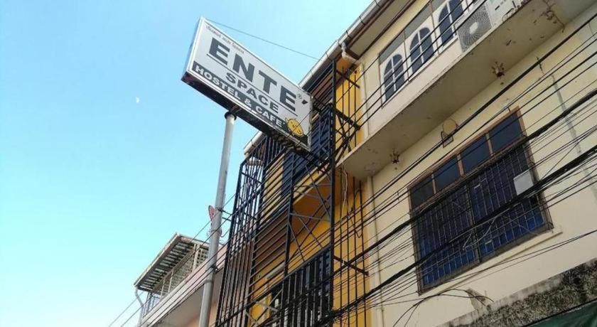 Oyo 505 Ente Space Hostel Бангкок Экстерьер фото