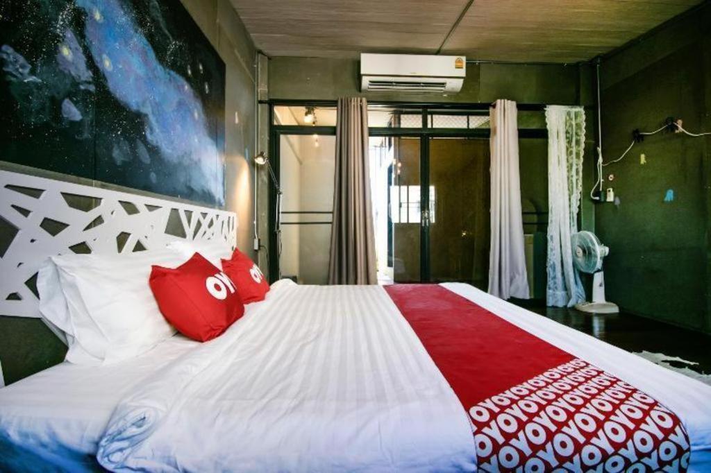 Oyo 505 Ente Space Hostel Бангкок Экстерьер фото