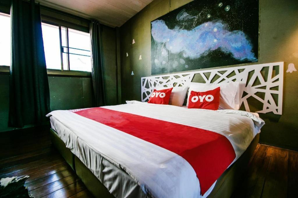 Oyo 505 Ente Space Hostel Бангкок Экстерьер фото