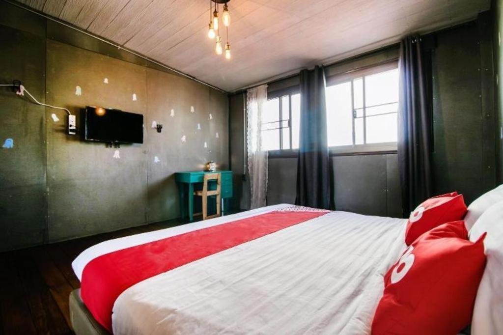 Oyo 505 Ente Space Hostel Бангкок Экстерьер фото