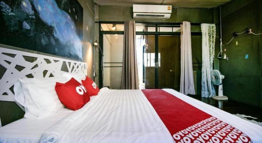 Oyo 505 Ente Space Hostel Бангкок Экстерьер фото