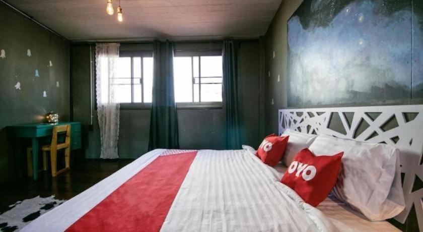Oyo 505 Ente Space Hostel Бангкок Экстерьер фото