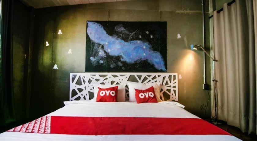 Oyo 505 Ente Space Hostel Бангкок Экстерьер фото