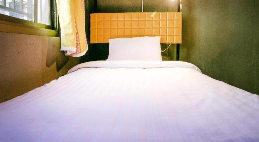 Oyo 505 Ente Space Hostel Бангкок Экстерьер фото