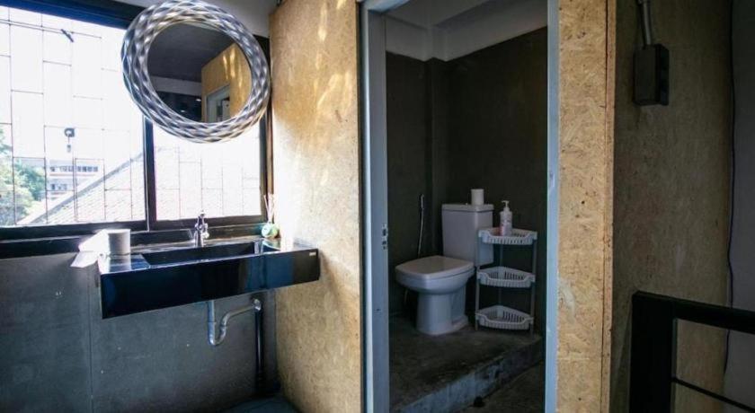 Oyo 505 Ente Space Hostel Бангкок Экстерьер фото