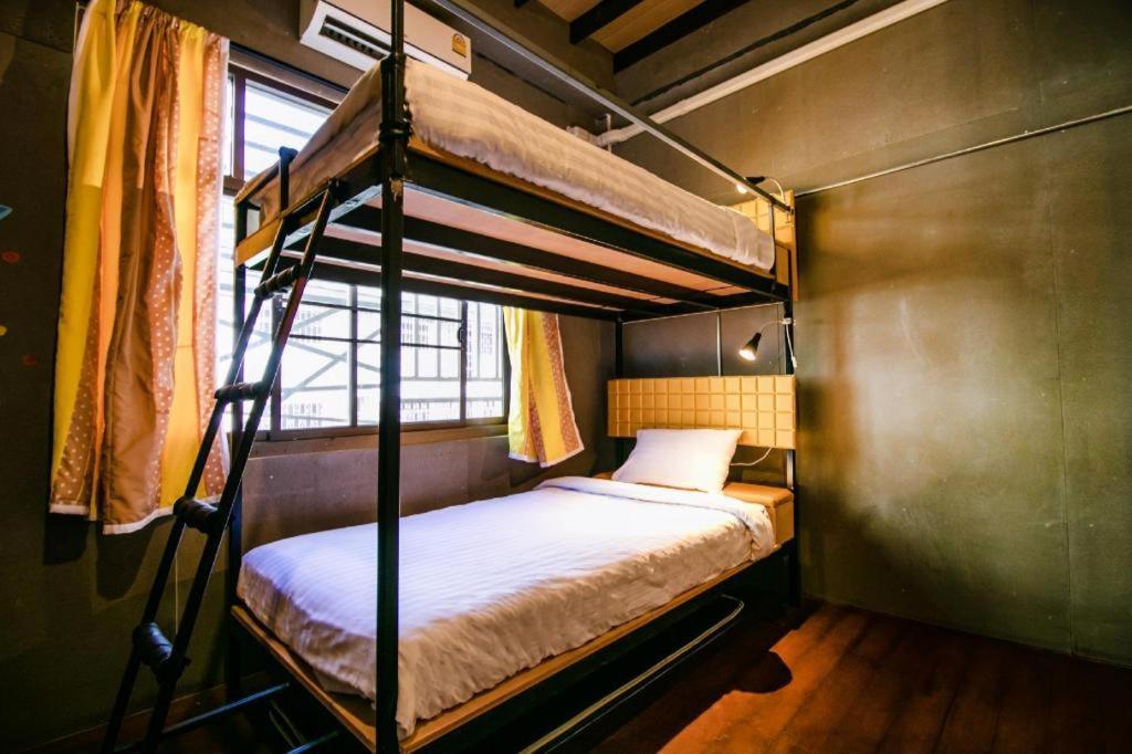Oyo 505 Ente Space Hostel Бангкок Экстерьер фото